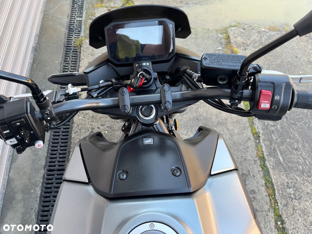 Honda Hornet - 12