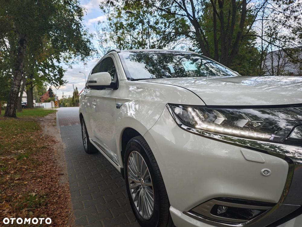 Mitsubishi Outlander 2.4 4WD Plug-In Hybrid Diamant+ - 11