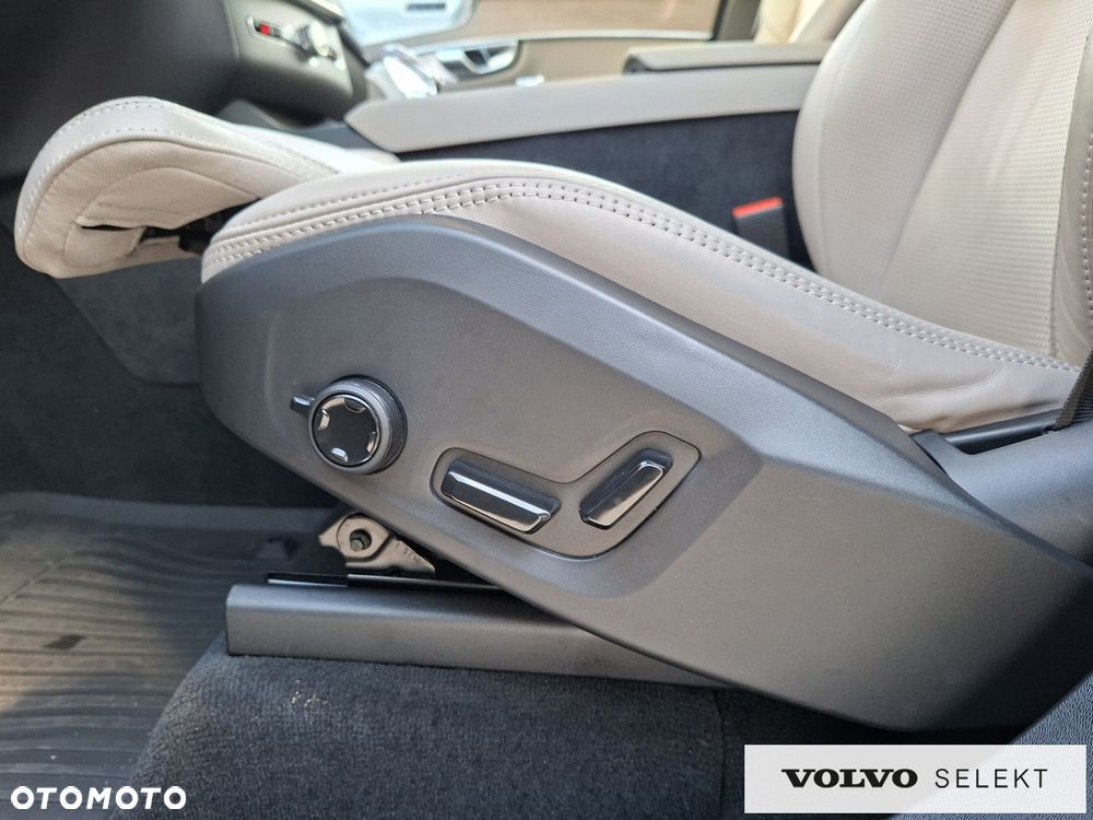Volvo XC 90 - 32