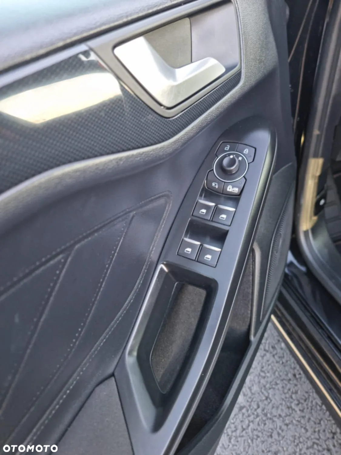 Ford Focus 1.0 EcoBoost mHEV ST-Line X - 13