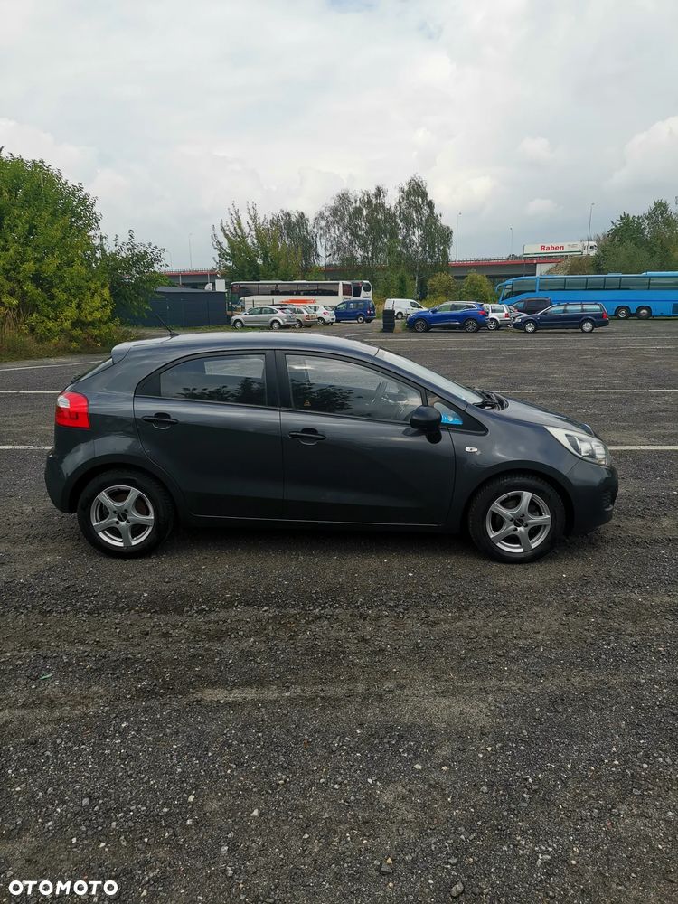 Kia Rio - 9