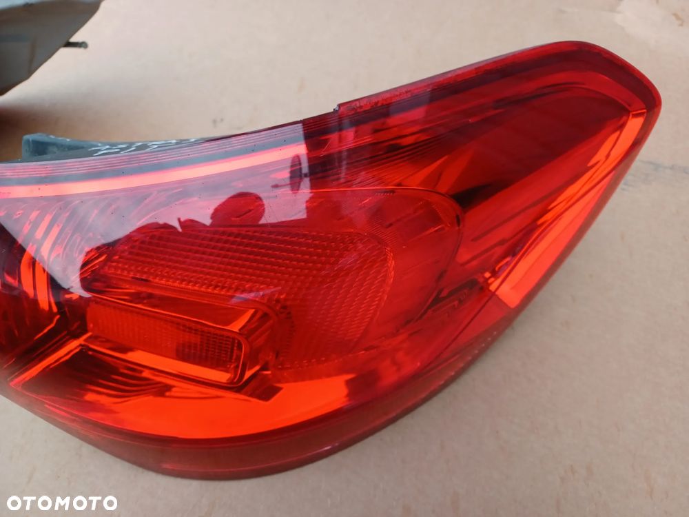 LAMPA TYLNA PRAWA ASTRA J KOMBI LIFT 13282243 - 5