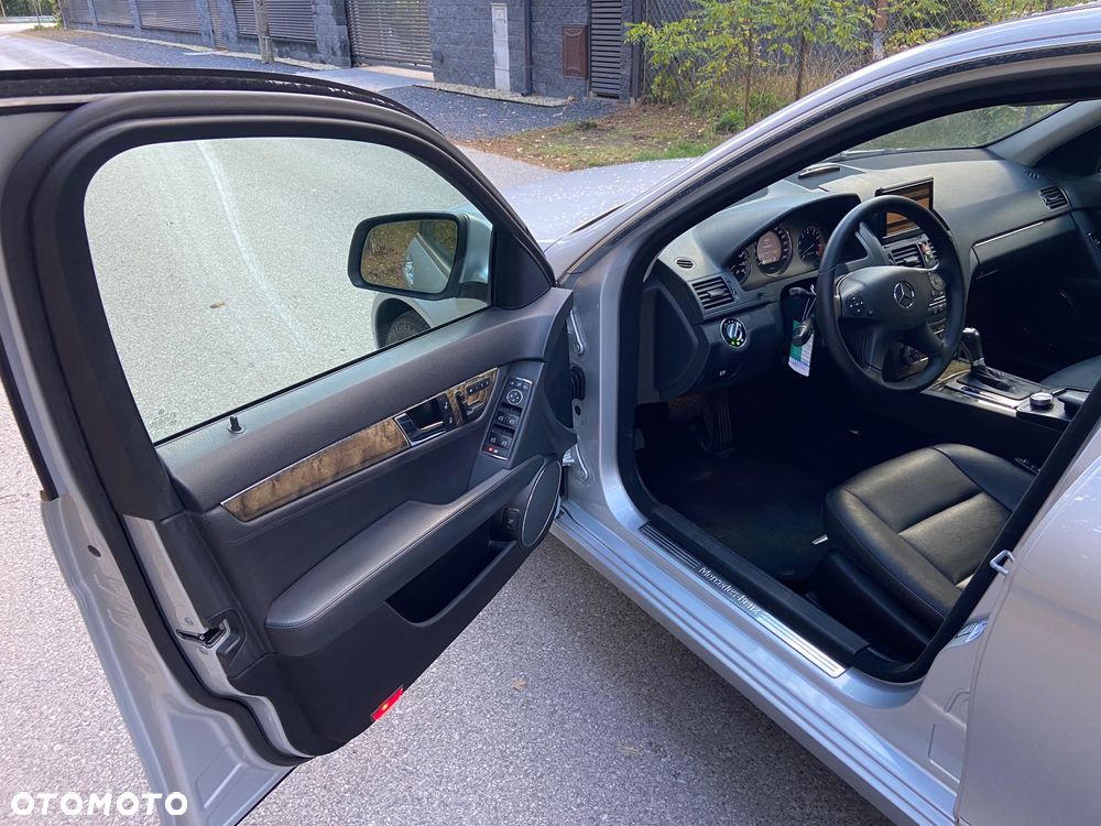 Mercedes-Benz Klasa C 280 4Matic 7G-TRONIC Avantgarde - 14
