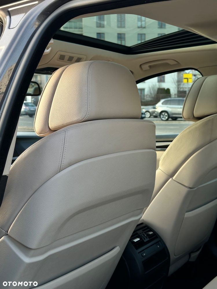 BMW Seria 5 528i xDrive Sport-Aut - 27