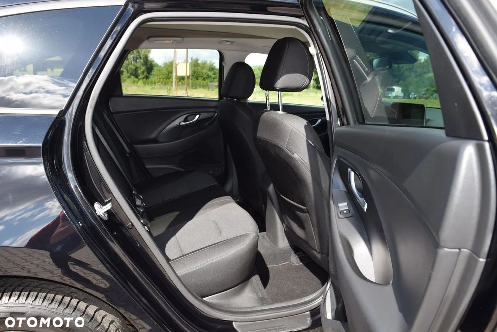 Hyundai i30 1.5 T-GDI 48V Executive DCT - 24