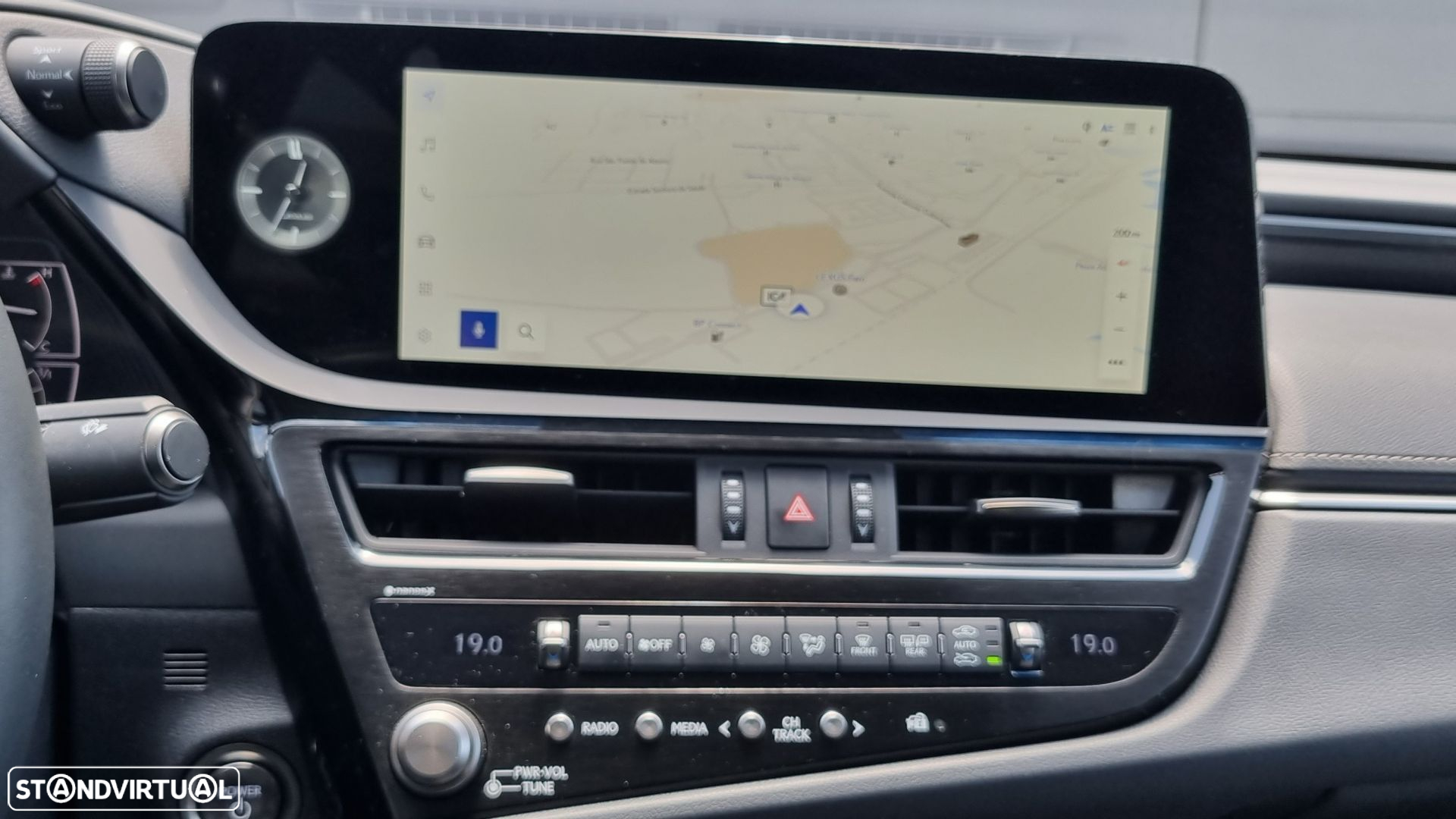 Lexus ES 300h Sport - 15
