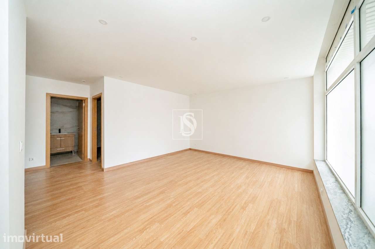 T2, Totalmente Remodelado, em Fermentões, Guimarães, com 76 m² - Grande imagem: 4/28