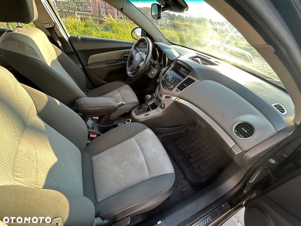 Chevrolet Cruze 1.6 Base - 12