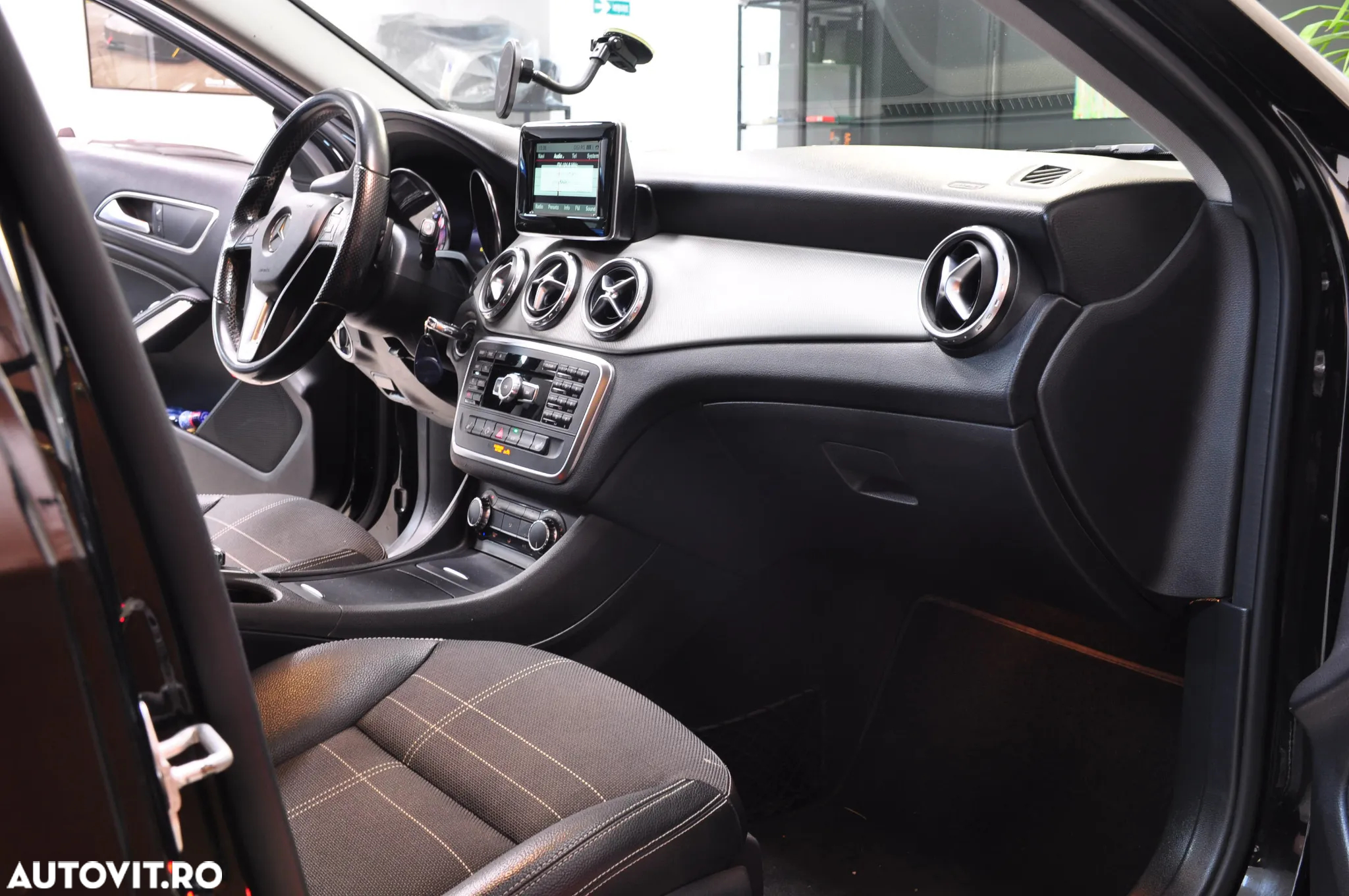Mercedes-Benz GLA - 9