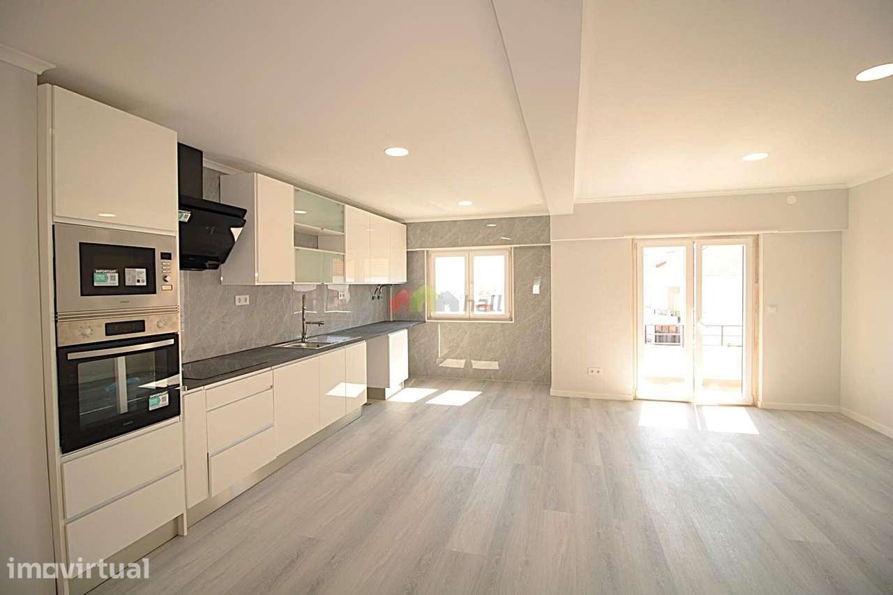 Apartamento T4, 3º andar, Totalmente Remodelado na Amora - Grande imagem: 5/31