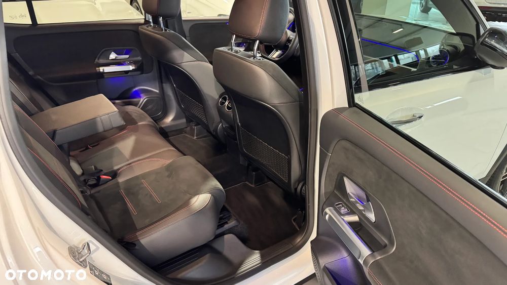 Mercedes-Benz GLB 200 AMG Line 7G-DCT - 35
