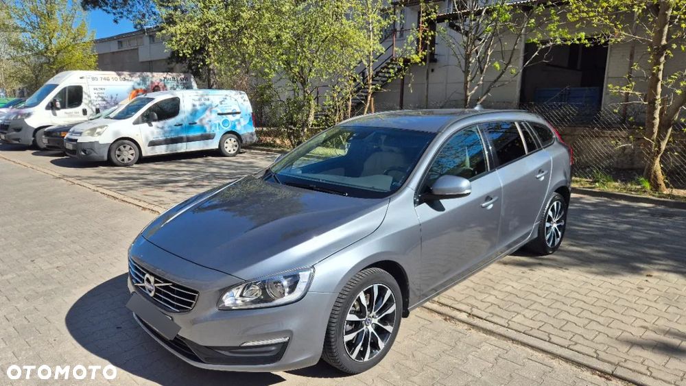 Volvo V60 T3 Drive-E Dynamic Edition (Momentum) - 1