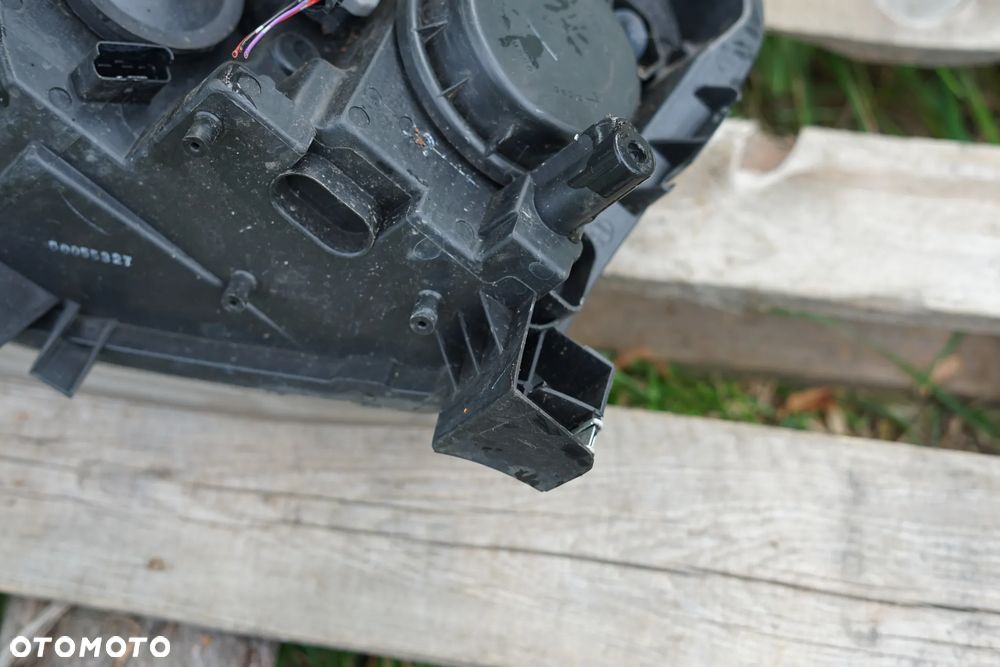 Lampa przód przednia prawa Nissan Qashqai I J10 Anglik - 5