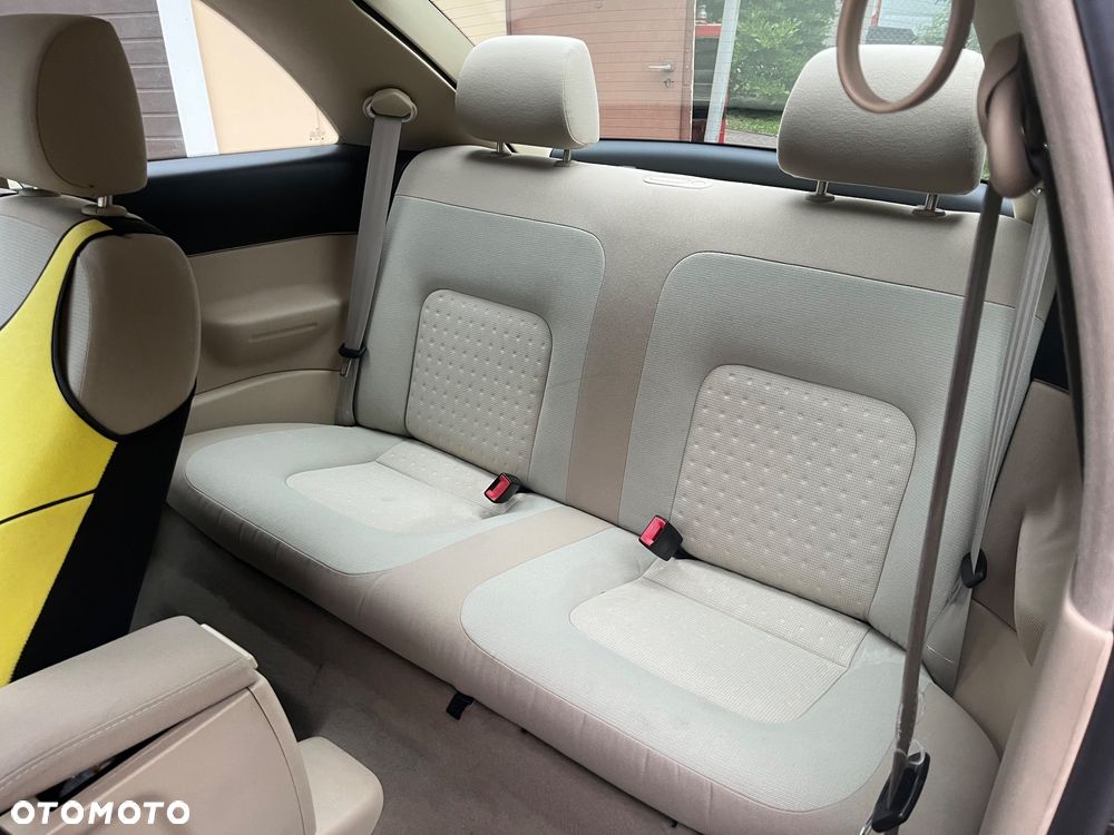 Volkswagen New Beetle 1.6 - 11