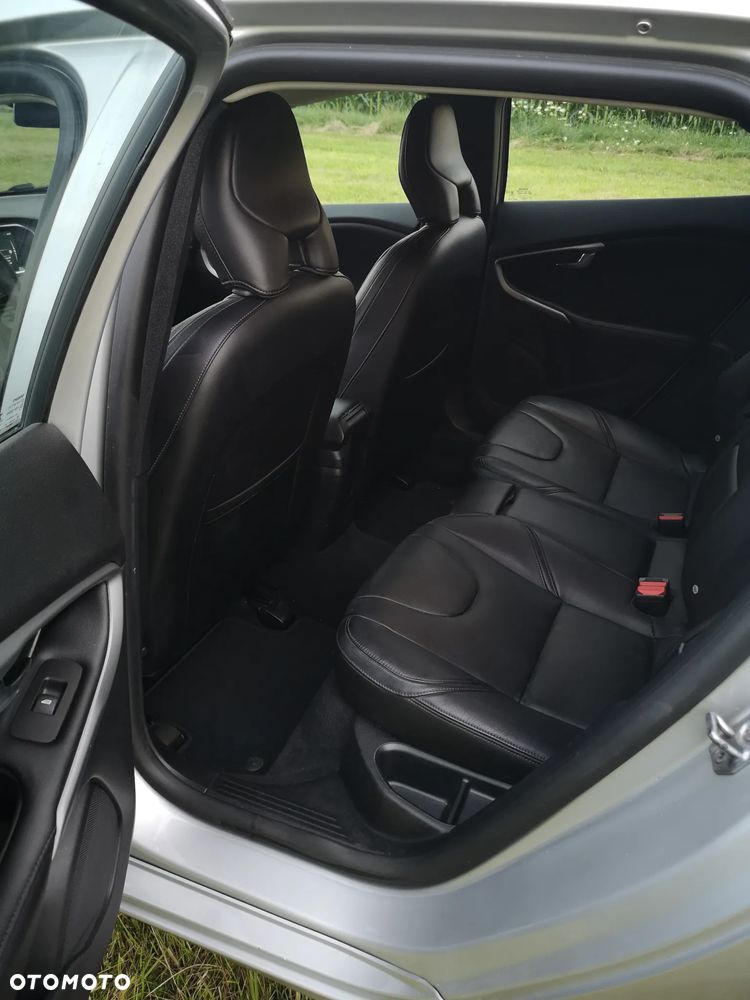 Volvo V40 D2 Kinetic - 9