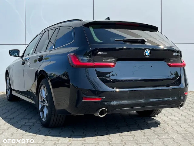 BMW Seria 3 330e xDrive M Sport sport - 9