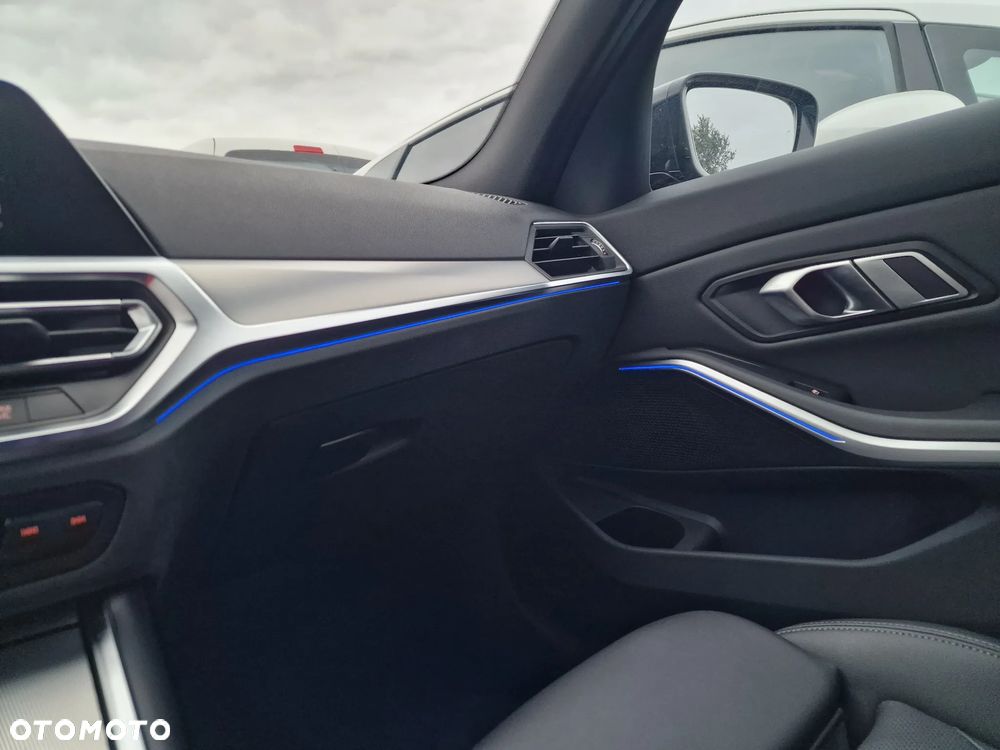 BMW Seria 3 318i M Sport - 15