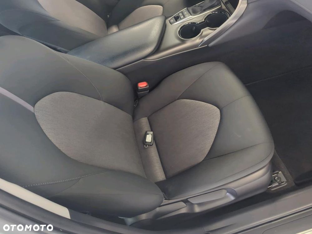 Toyota Camry - 19