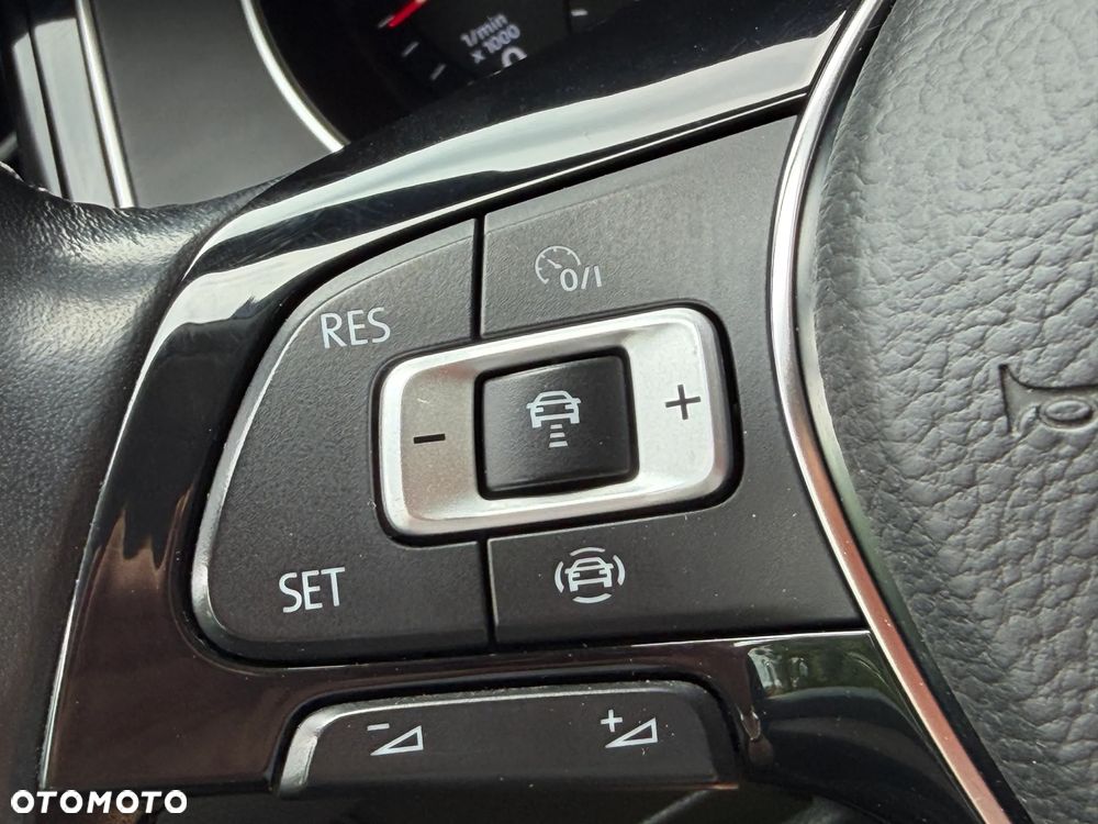 Volkswagen Passat - 22
