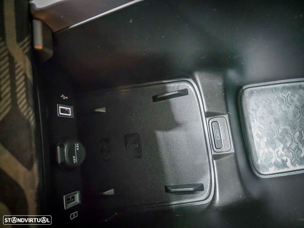 Jeep Avenger 1.2 e-Hybrid Longitude DCT - 33