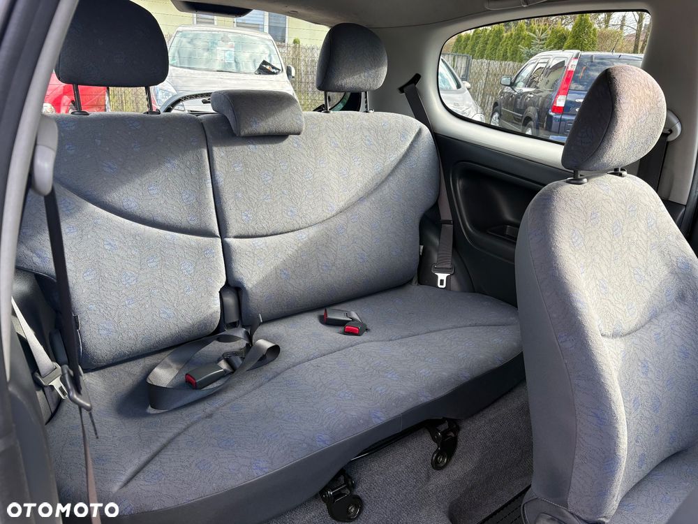 Toyota Yaris 1.0 Base - 32