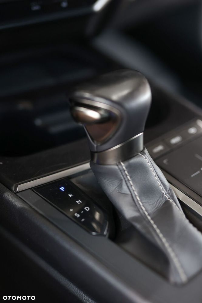 Lexus UX - 24