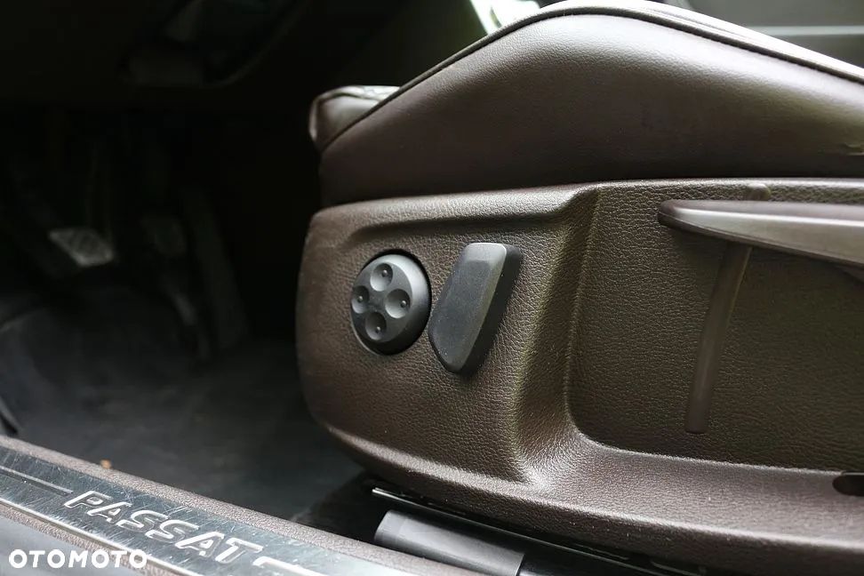 Volkswagen Passat Variant 2.0 TDI Highline - 22