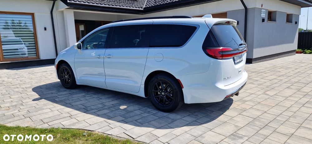 Chrysler Pacifica - 4