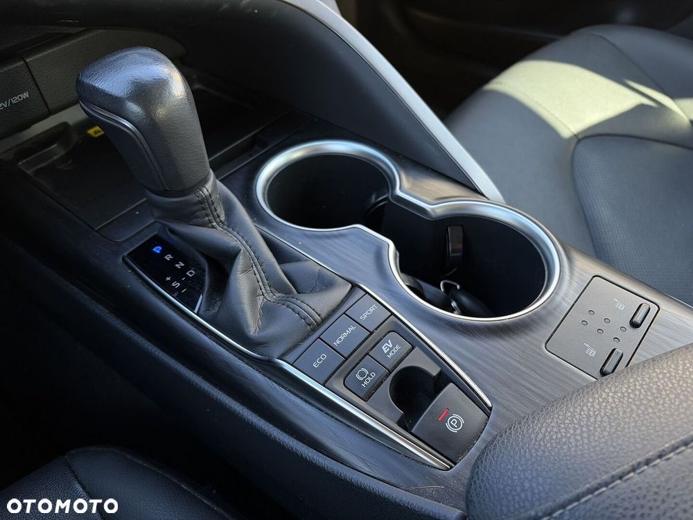 Toyota Camry 2.5 Hybrid Executive CVT - 24