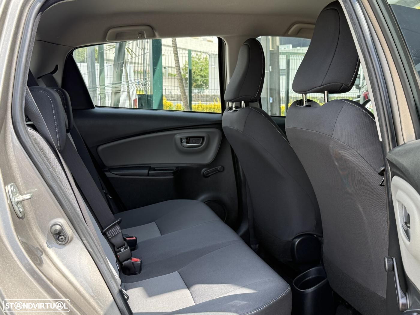 Toyota Yaris 1.0 VVT-i Comfort Plus - 37