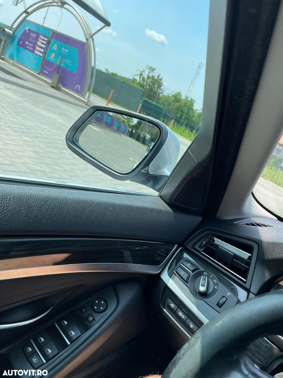 BMW Seria 5 525d xDrive AT - 11