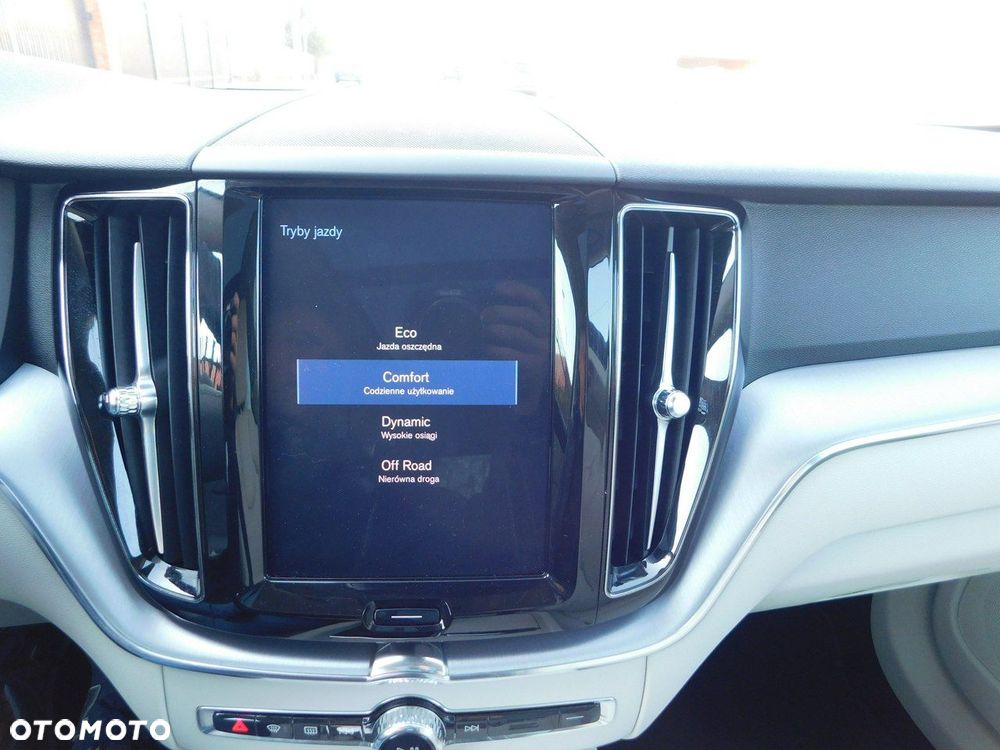 Volvo XC 60 D3 Momentum Pro - 20