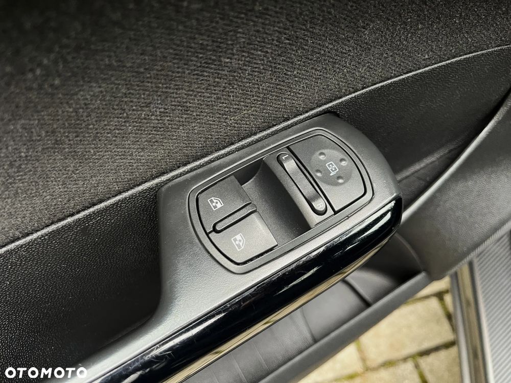 Opel Corsa 1.2 16V Cosmo - 28