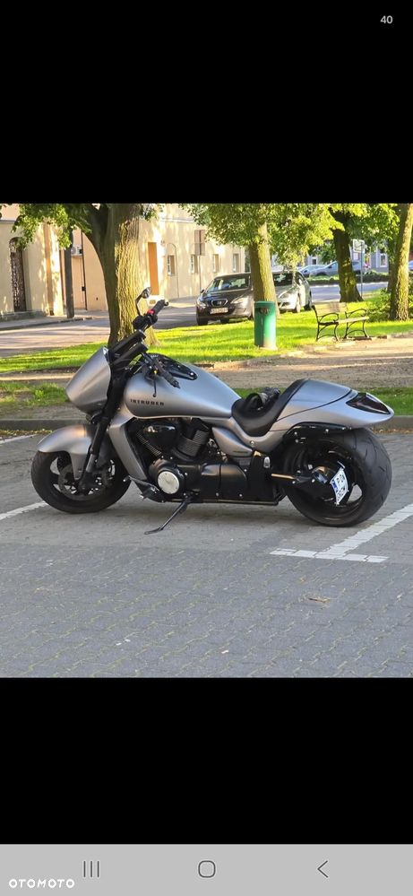 Suzuki Intruder - 1