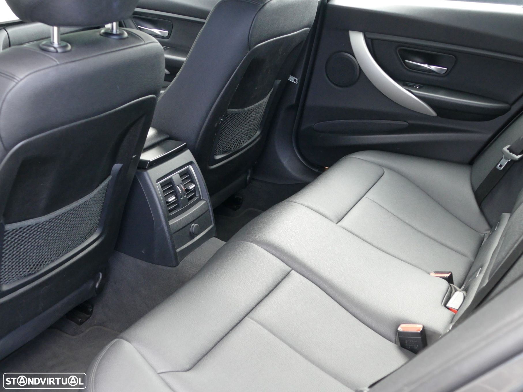 BMW 318 d Touring Aut. Modern Line - 24