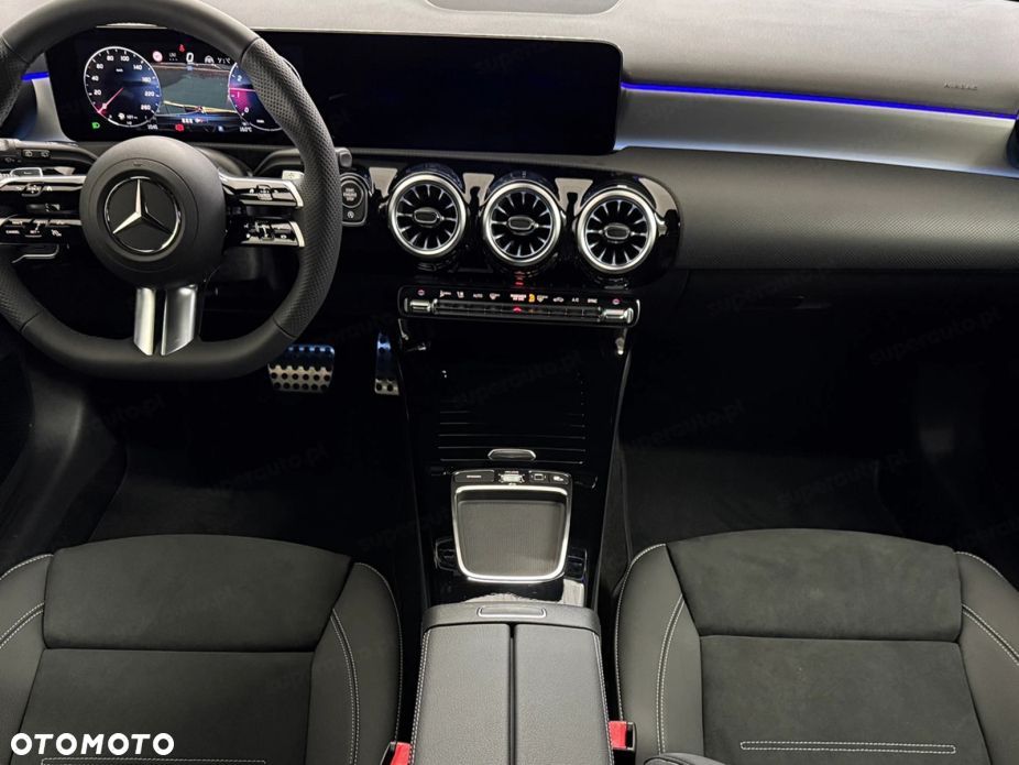 Mercedes-Benz Klasa A 220 4-Matic AMG Line 8G-DCT - 9