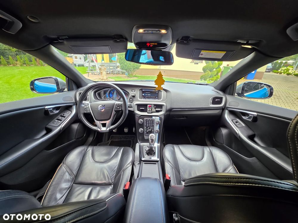 Volvo V40 D2 R Design - 9