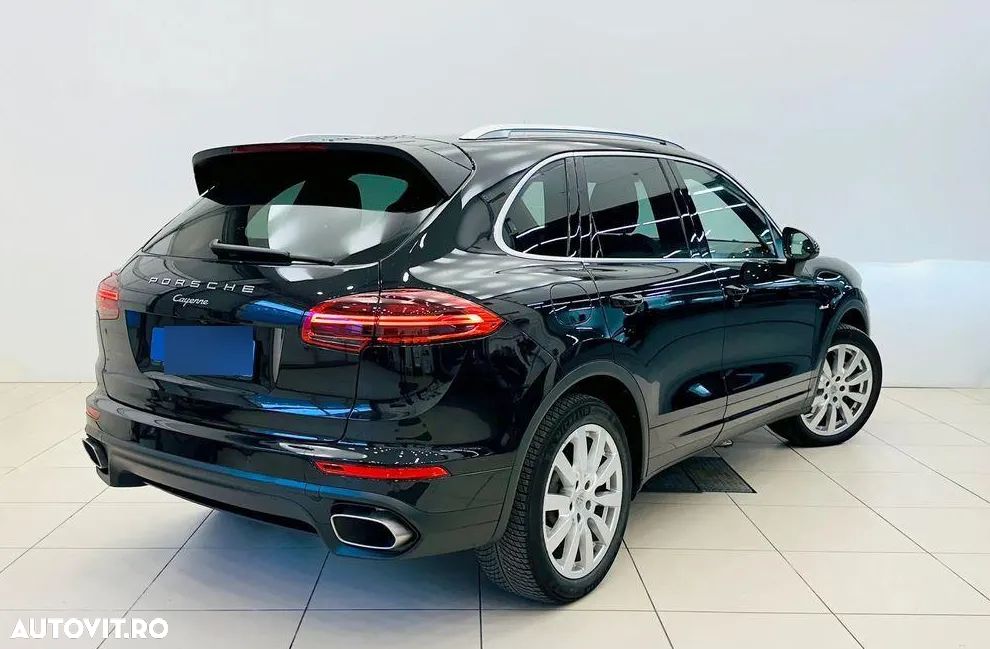 Porsche Cayenne 3.0 L - 6