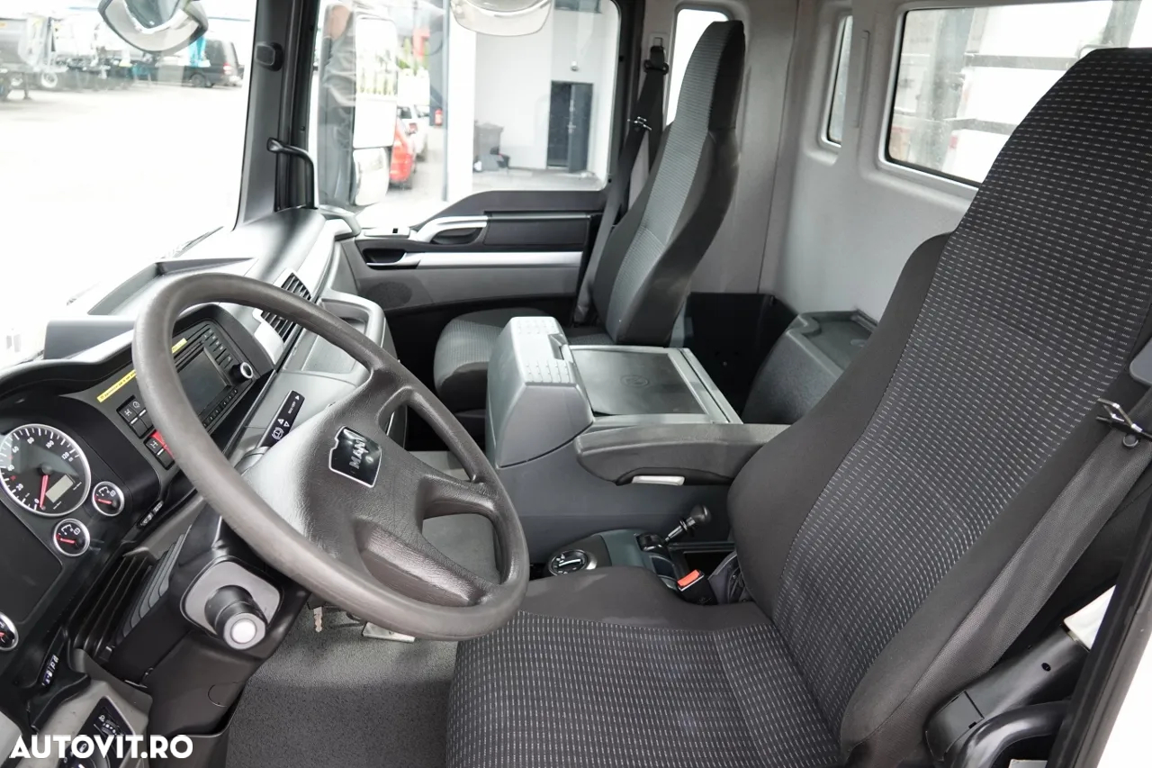 MAN TGS 26.320 / 6X4 / CAROSERIE 6.5 M + HDS HIAB 188 BS-3 / CAPACITATE MAXIMĂ DE RIDICARE: 4 900 KG / RADIOCOMANDĂ / ROTATOARE / EURO 6 - 27