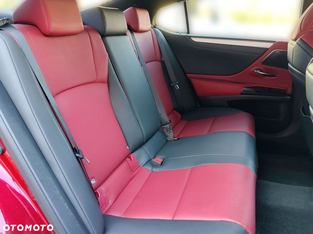 Lexus ES 300h F Sport Edition - 18