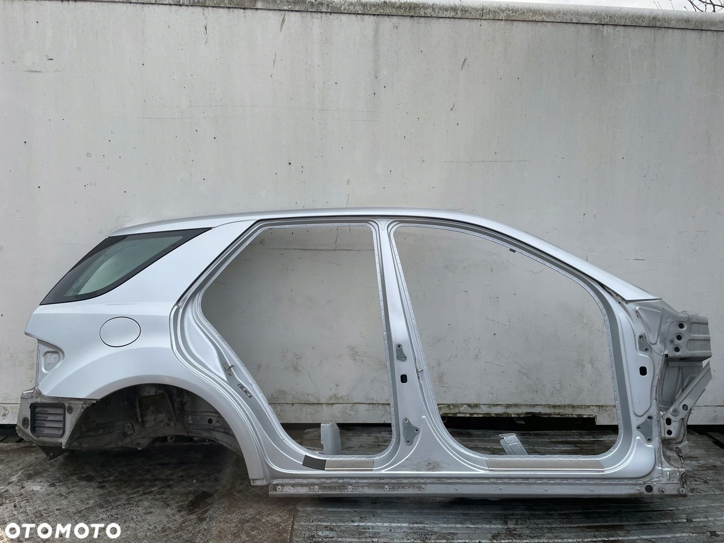 Prog prawy poszycie progu cwiartka prawa C775 775U Mercedes W164 ML - 1