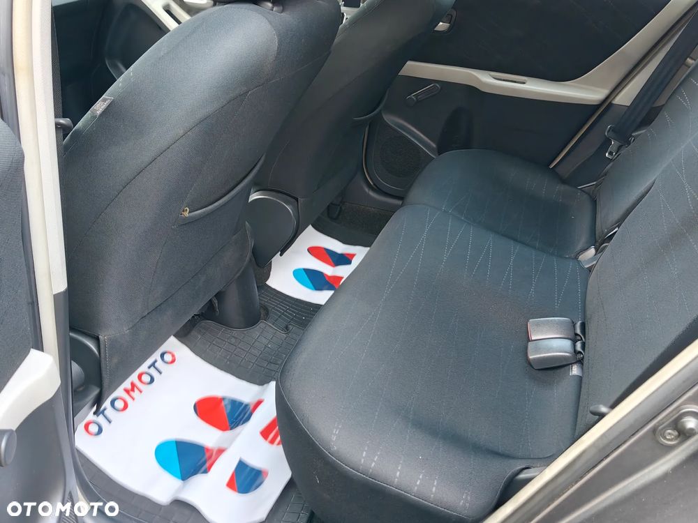 Toyota Yaris 1.3 Luna A/C - 12