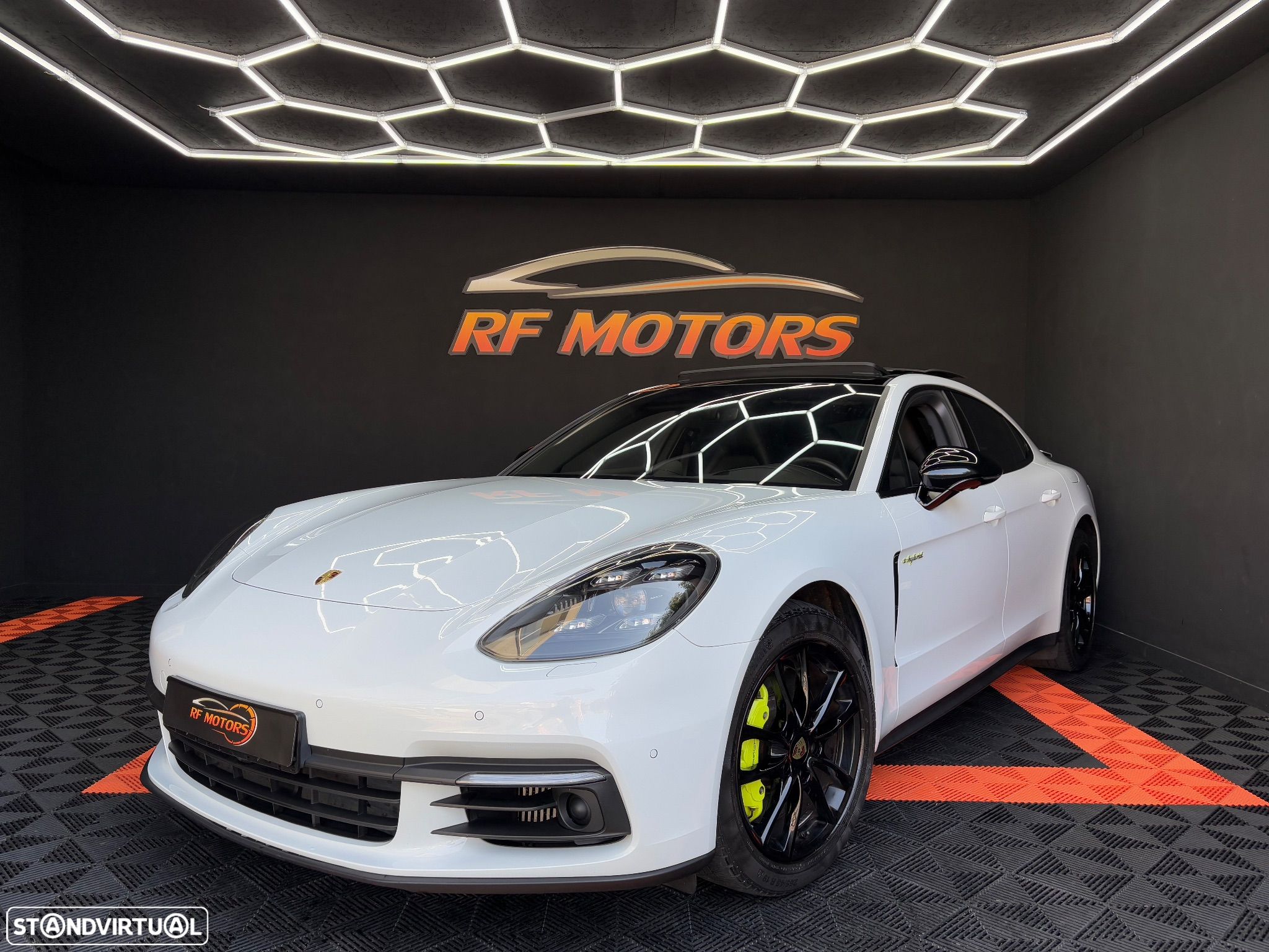 Porsche Panamera 4 E-Hybrid - 1
