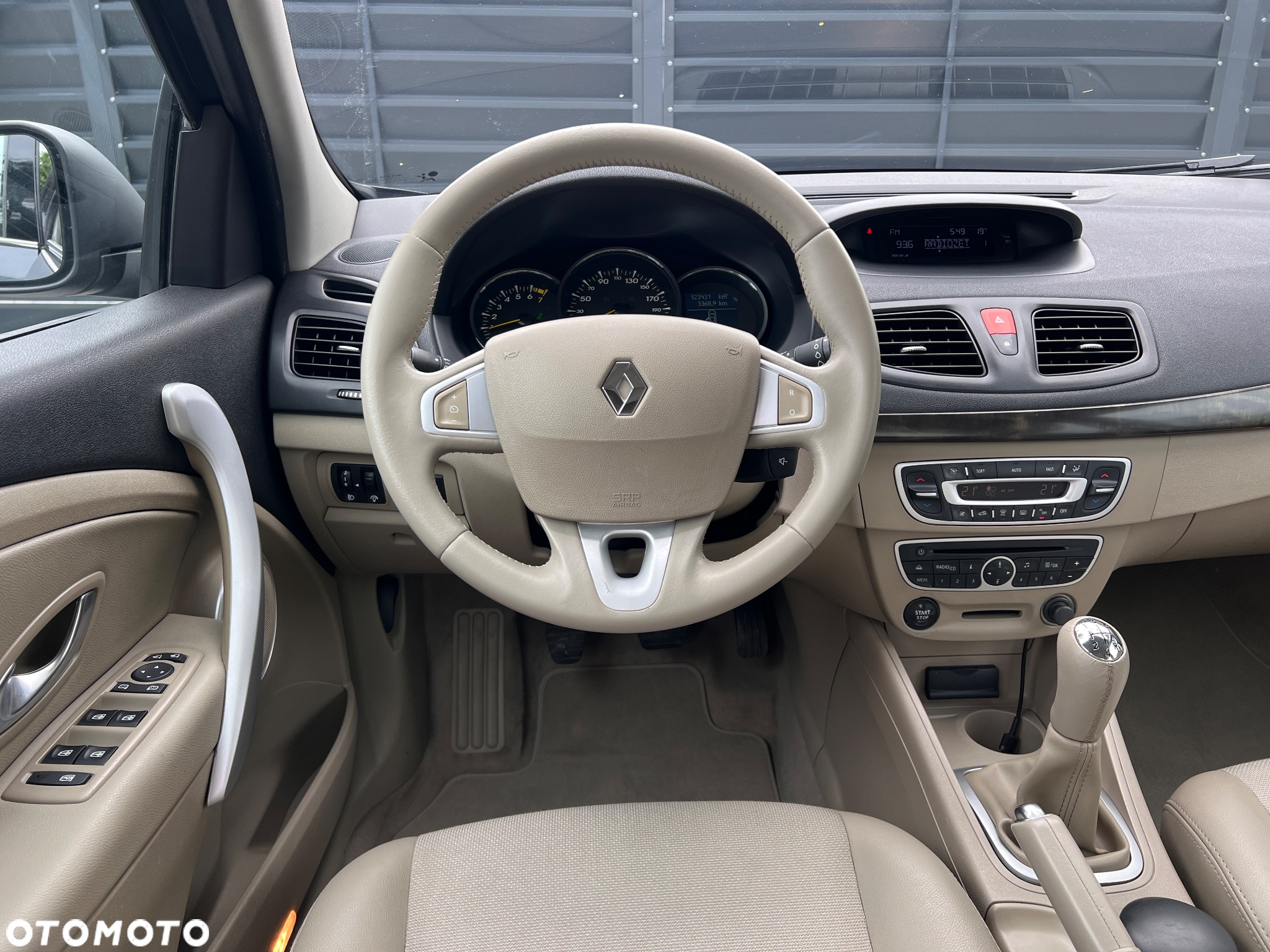Renault Fluence 1.6 16V Privilege - 13