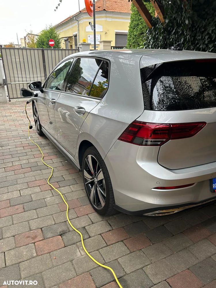 Volkswagen Golf - 6