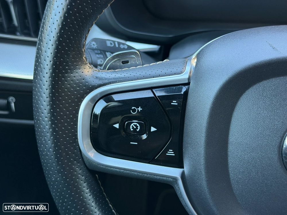 Volvo XC 60 2.0 D4 R-Design AWD Geartronic - 14