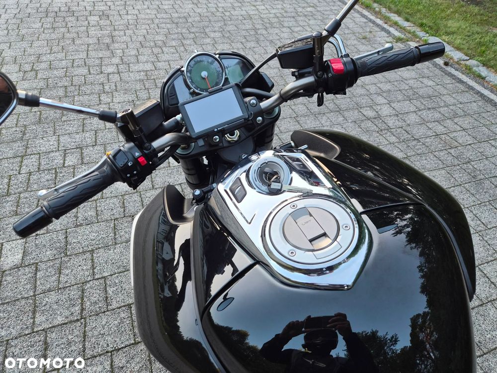 Suzuki GSX - 16