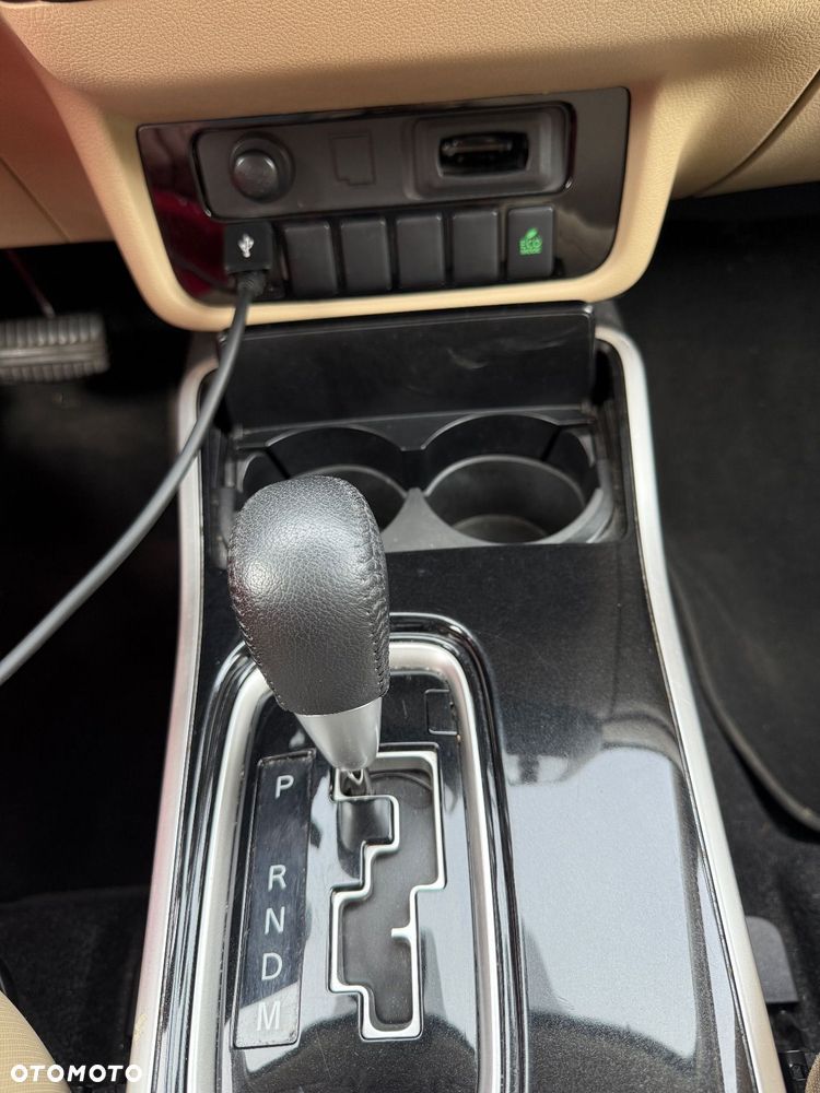 Mitsubishi Outlander - 12