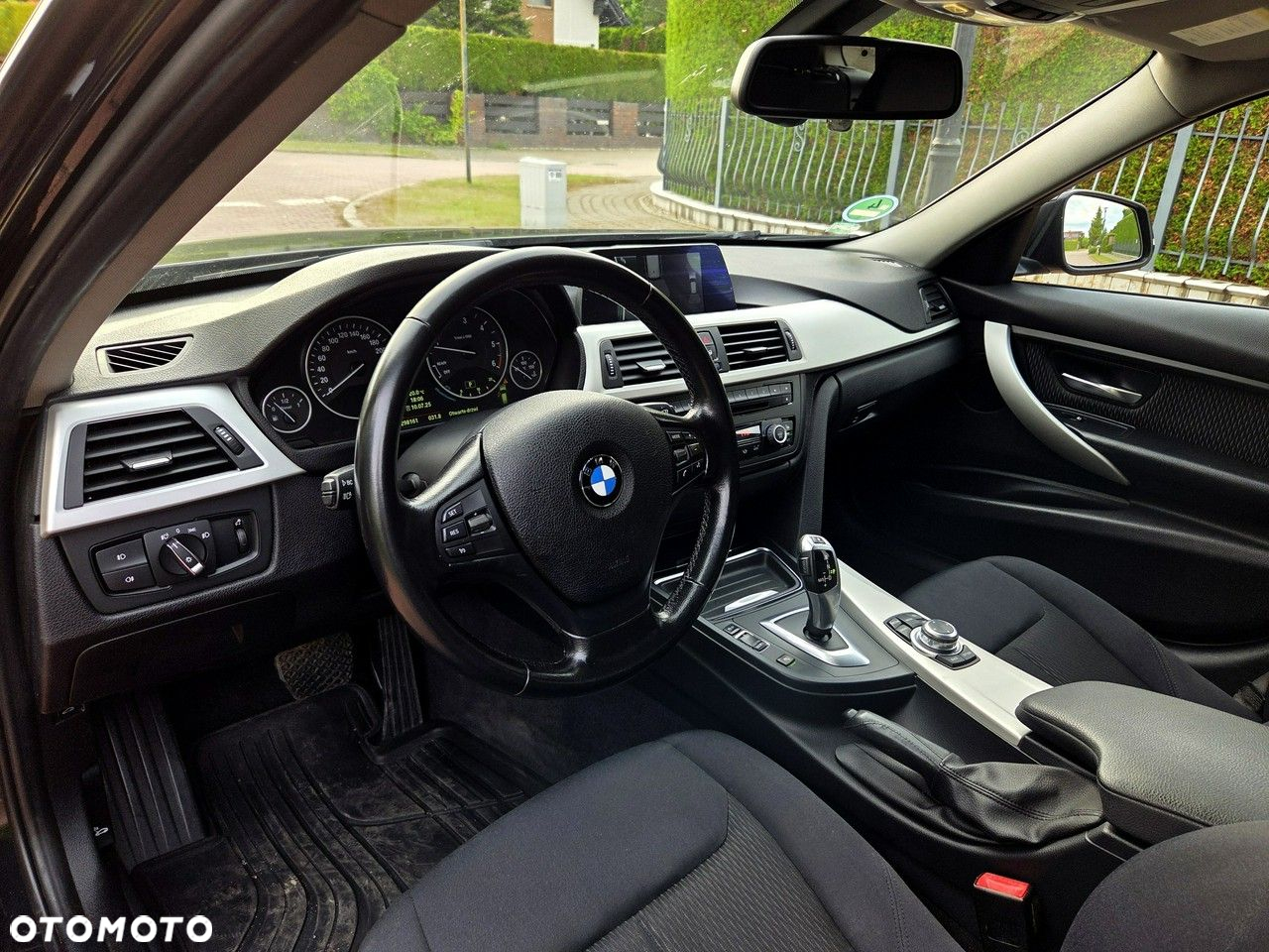 BMW Seria 3 320d DPF Touring - 9