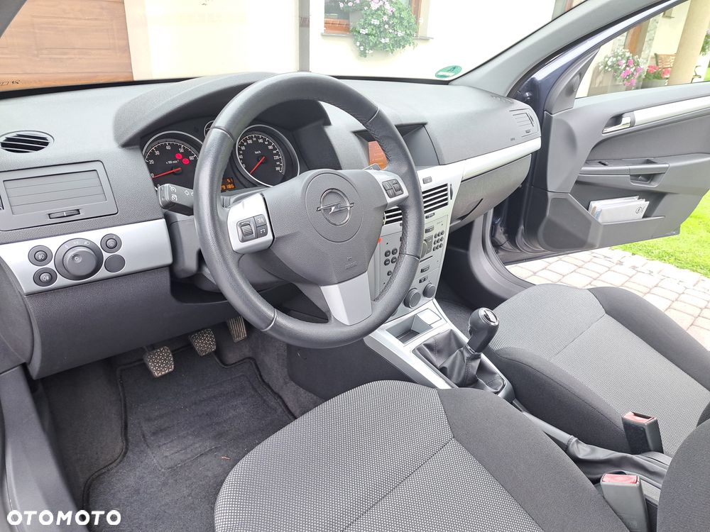 Opel Astra 1.6 Design Edition - 21